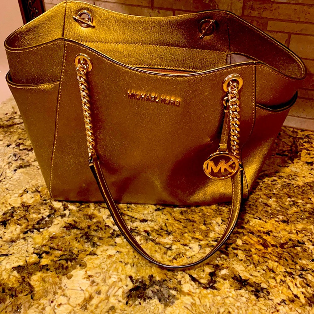 Hold michael lord purse, cute for any occasion.